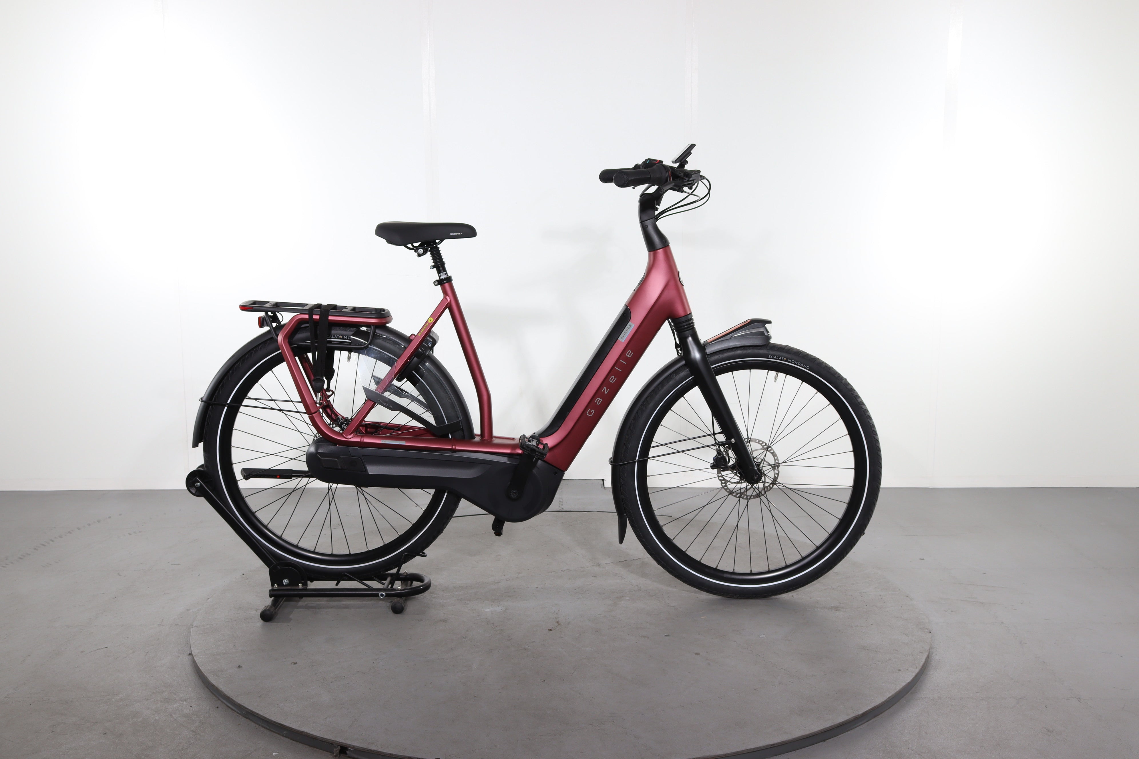 Gazelle Avignon C8 HMB electric bike refurbished Upway
