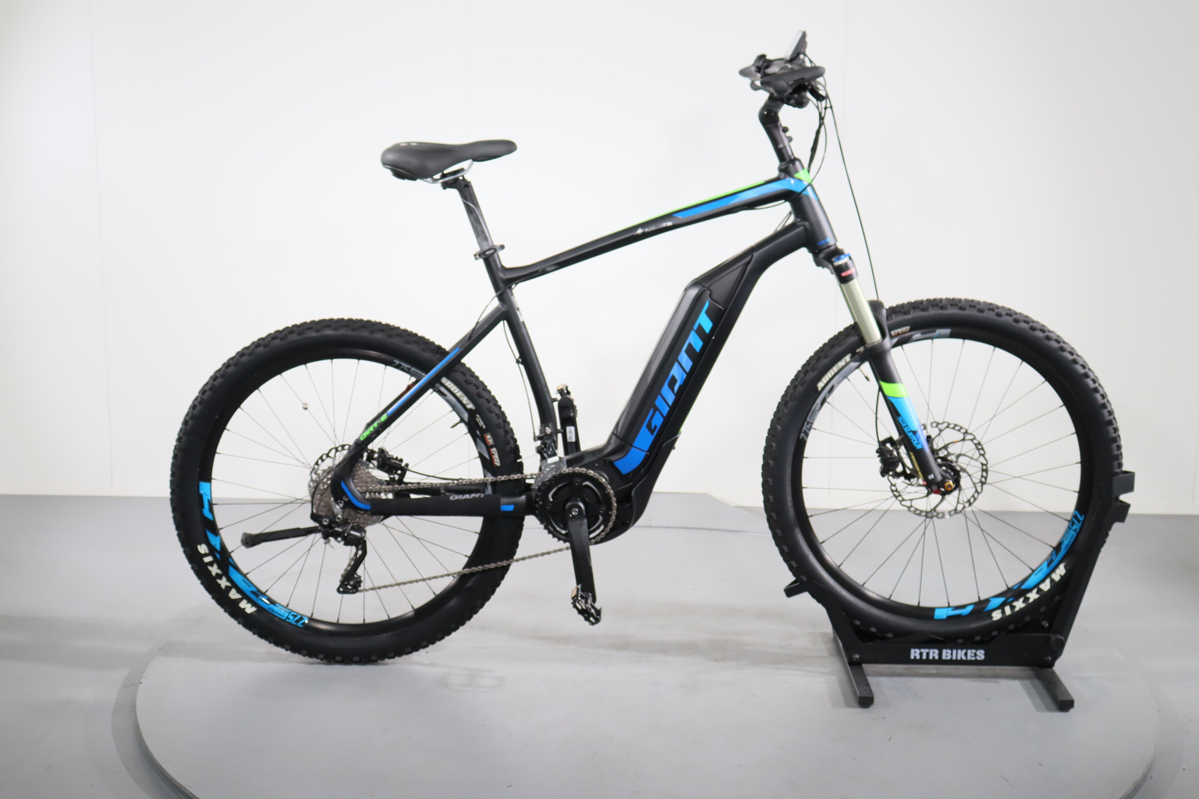 Giant Dirt E+1 - Main Image